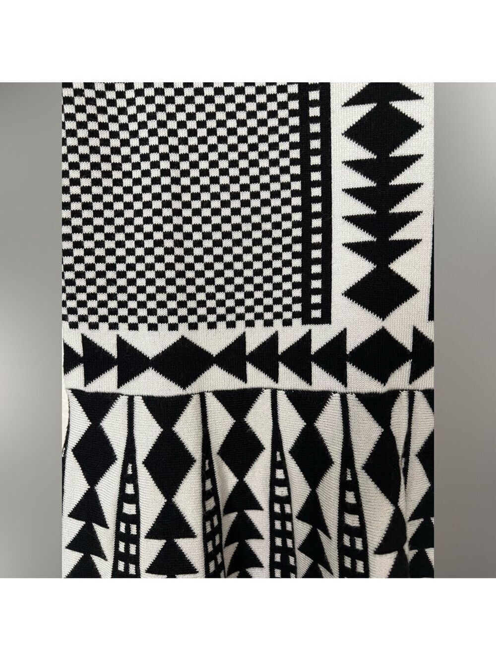 *NWOT* Nina Leonard Geometric Print Sweater Dress. Size S - Picture 6 of 6